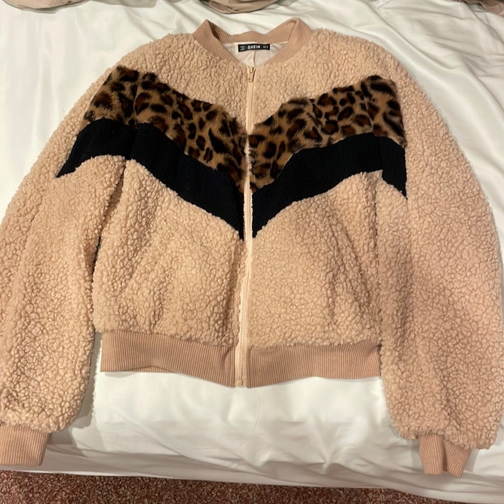 style teddy coat with Cheetah print faux hair